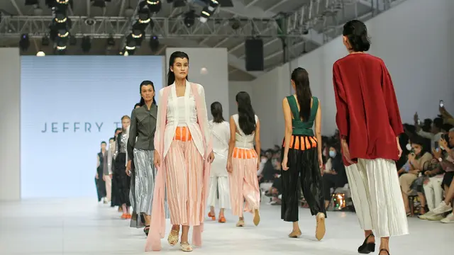 Sinergi Otomotif dan Fashion, Mazda x Jeffry Tan-Yosafat Dwi Kurniawan di Panggung JFW 2023