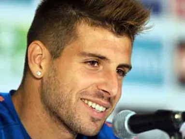 Gelandang Portugal Miguel Veloso di sesi konferensi pers yang digelar di Bekker High School, Magaliesburg, 10 Juni 2010 jelang kick off PD 2010. AFP PHOTO / FRANCISCO LEONG 