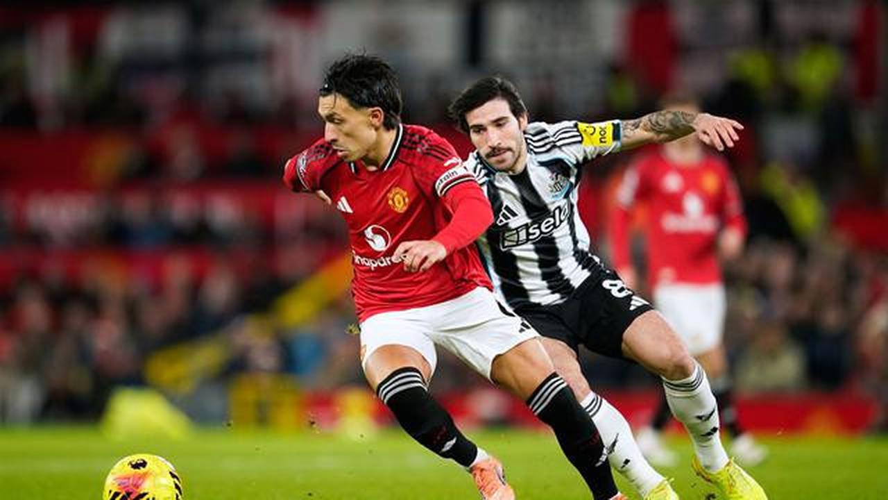 Cari Bek Tengah Baru, Barcelona Kepincut Gaet Lisandro Martinez dari MU