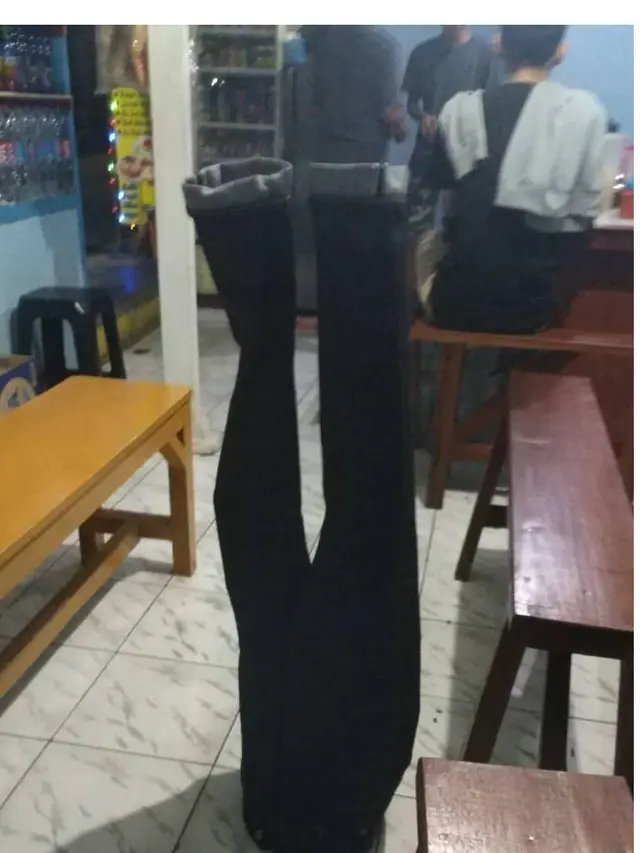 Potret Celana 'Jin' Ini Bikin Senyum Senyum