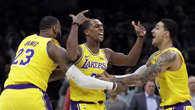 Selebrasi pemain Lakers saat kalahkan Celtics