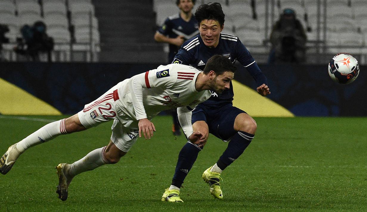Mattia De Sciglio. Sulit bersaing dengan Juan Cuadrado dan Danilo di posisi bek kanan, Mattia De Sciglio lebih memilih dipinjamkan ke Olimpique Lyon mulai 5 Oktober 2020 lalu hingga akhir musim ini. (AFP/Jean-Philippe Ksiazek)