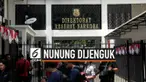 Sejumlah pelawak senior menjenguk Nunung di rumah tahanan Polda Metro Jaya. Polo, Tessy dan Tarzan datang secara terpisah hari Selasa (23/7) siang.