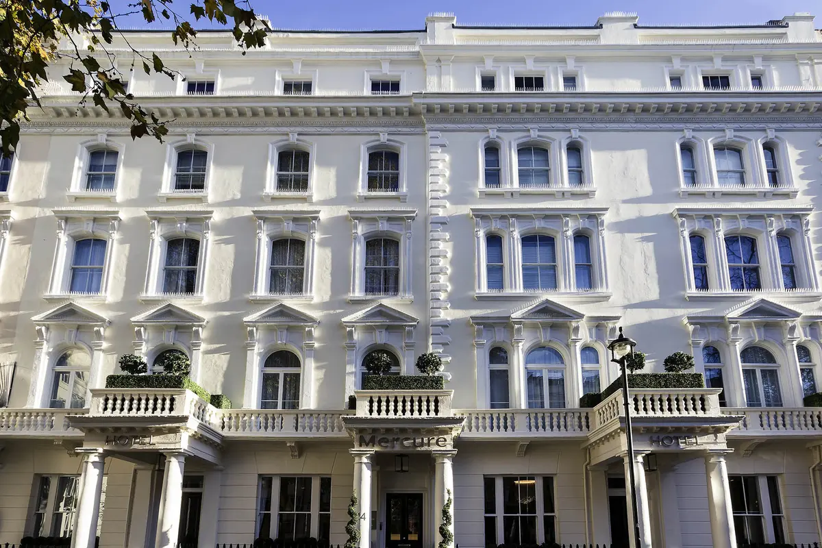 [Bintang] Ada Hotel Mewah Gratis di London Buat Kamu yang Bernama Harry dan Meghan