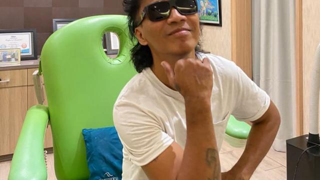 Kaka Slank dengan rambut barunya.