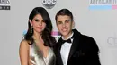 Netizen pun rupanya penasaran dengan Selena Gomez dan Justin Bieber yang tiba-tiba memotong rambutnya. (AFP/Bintang.com)