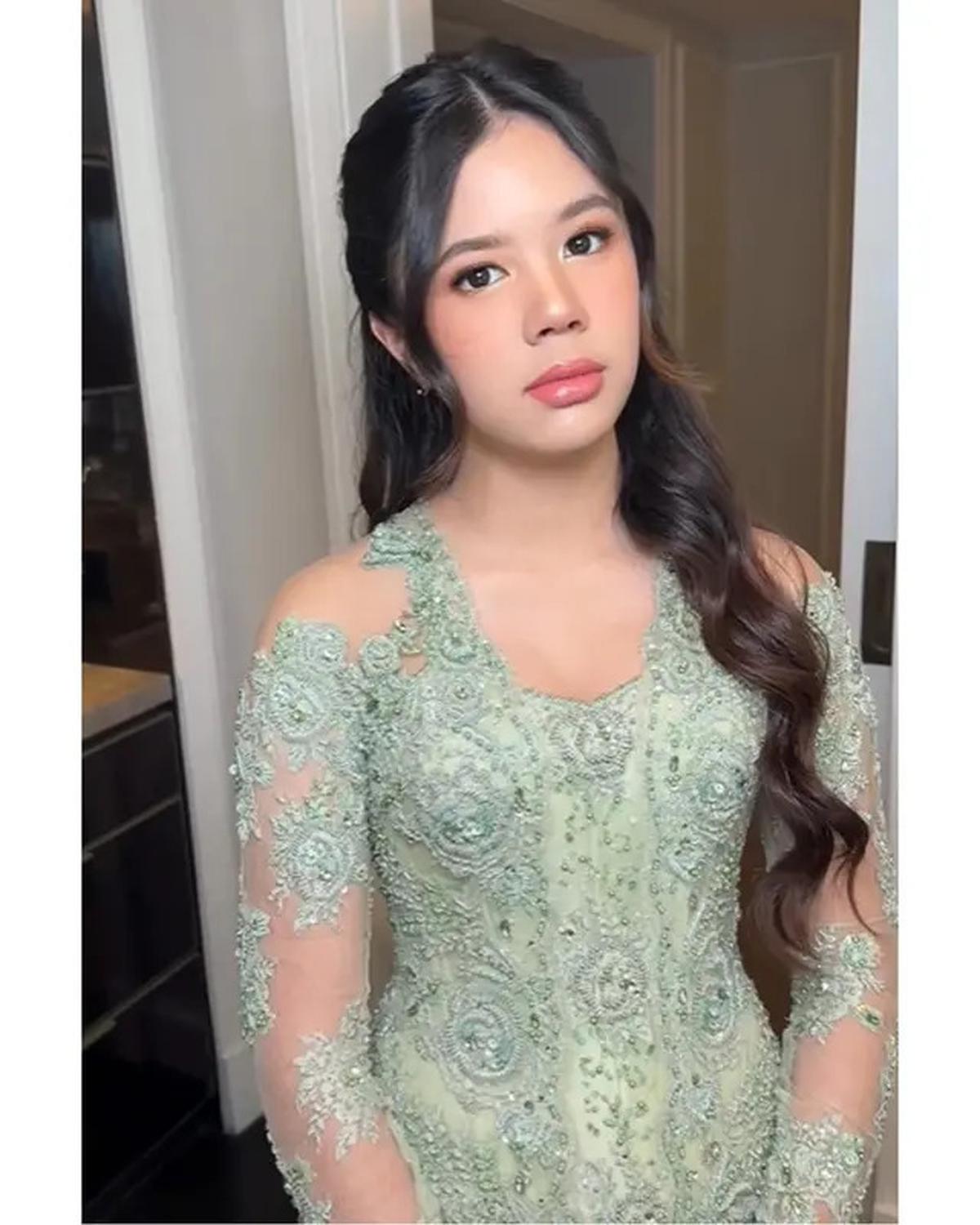 6 Potret Detail Kebaya Safeea Ahmad di Pernikahan Al Ghazali yang Curi Perhatian
