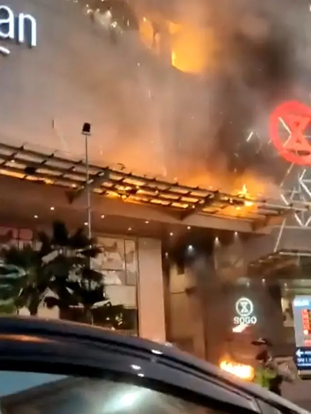 Tunjungan Plaza Terbakar