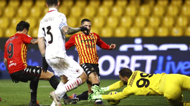 FOTO: Taklukkan Benevento, AC Milan Kembali Puncaki Klasemen Liga Italia