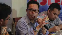Dirjen Penegakan Hukum Kementerian Lingkungan Hidup dan Kehutanan, Rasio Ridho Sani saat menjadi pembicara dalam diskusi di kawasan Menteng, Jakarta, Sabtu (10/10/2015). Diskusi tersebut membahas kabut asap yang semakin pekat. (Liputan6.com/Angga Yuniar)