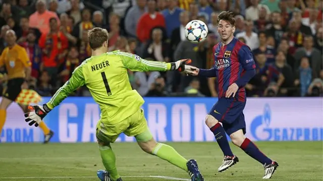 Lionel Messi mendapat penghargaan gol terbaik versi UEFA. Gol ini diciptakan saat Barcelona bertemu Bayern Munchen di leg pertama semifinal Liga Champions 2014/2015.