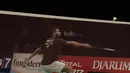 Tunggal putra India, Prannoy H.S, mengalahkan tunggal putra Jepang, Sakai Kazumasa, pada laga semifinal Indonesia Open 2017 di JCC, Sabtu, (17/6/2017). Prannoy kalah 17-21 28-26 21-18. (Bola.com/M Iqbal Ichsan)