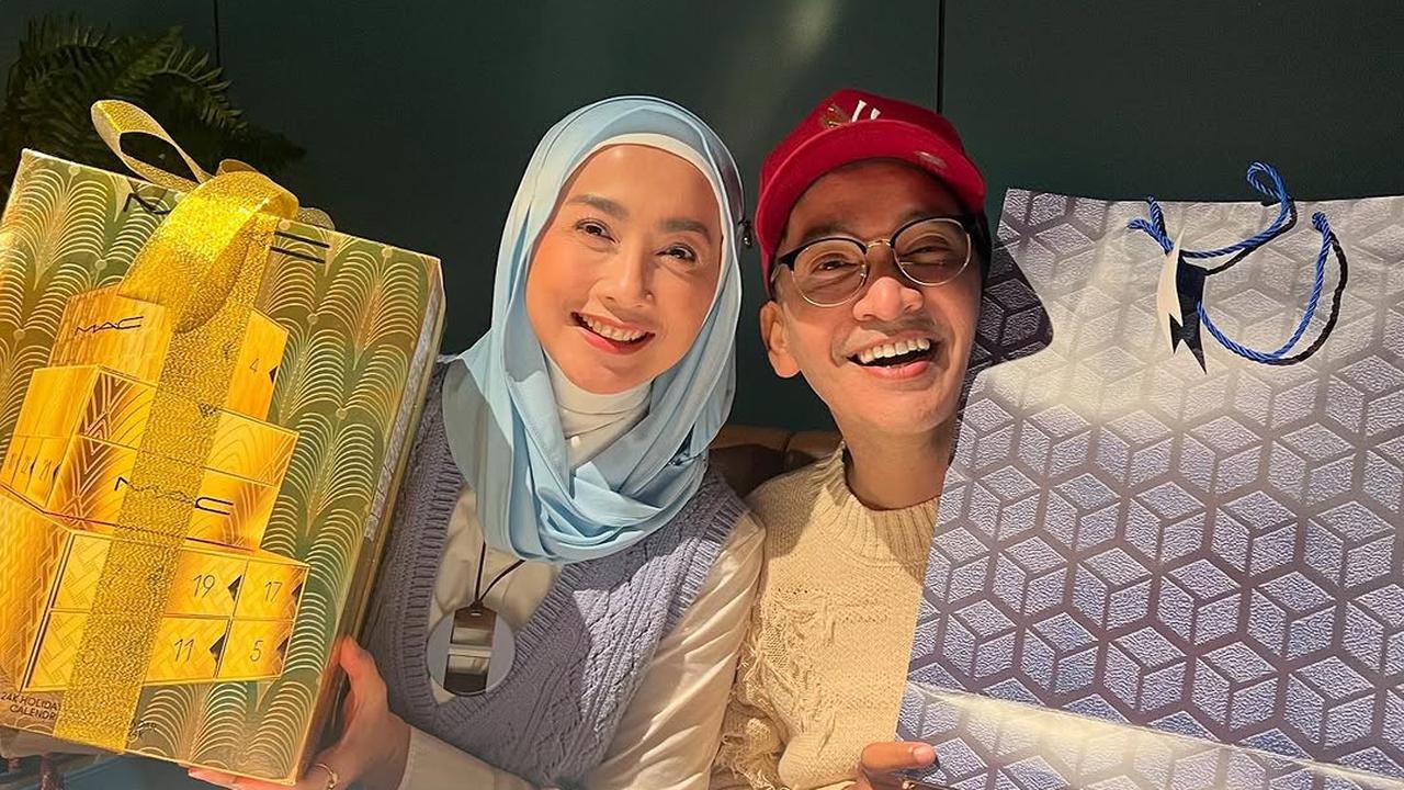 Gaya Hijab Desy Ratnasari di Berbagai Momen, Cantik dan Stylish