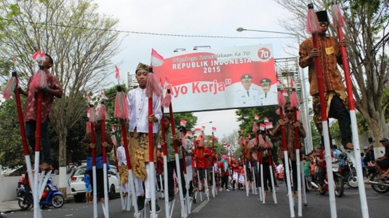 Keseruan ribuan anak meriahkan Festival Egrang Kota Batu