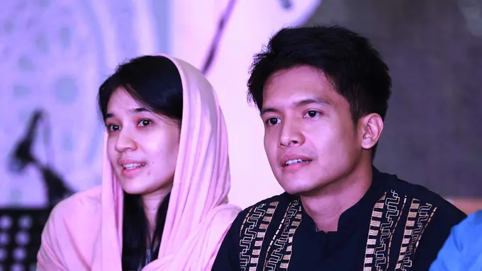 [Bintang] Dhini Aminarti dan Dimas Seto