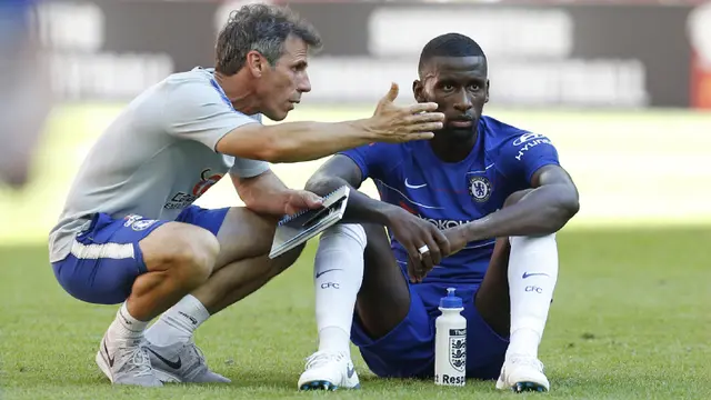 Gianfranco Zola, Terbuang di Italia dan Bersinar di Chelsea