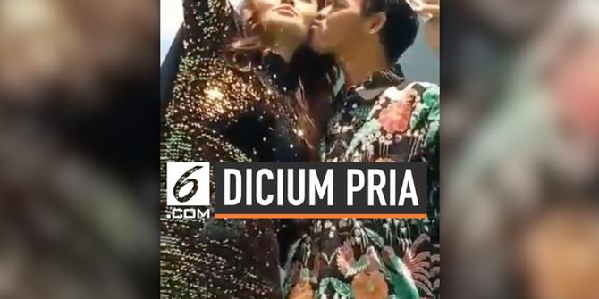 VIDEO: Dicium Pria di Atas Panggung, Begini Reaksi Siti Badriah