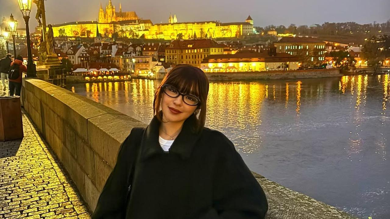 Potret Cantik Andrea Brillantes Pakai Kacamata, Auranya Langsung Beda dengan Pesona Memikat