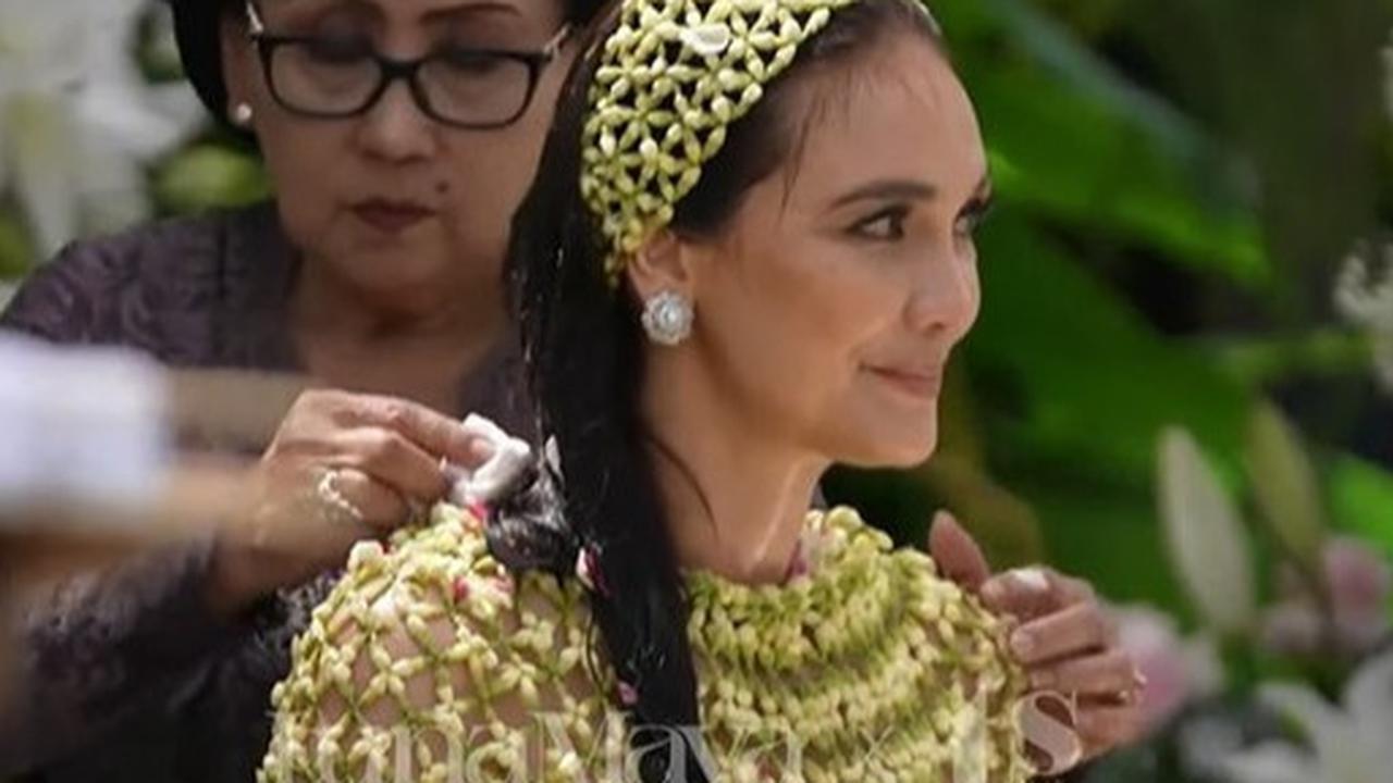7 Potret Luna Maya di Momen Pecah Kendi Pratolo, Diprediksi Anak Pertamanya Laki-Laki