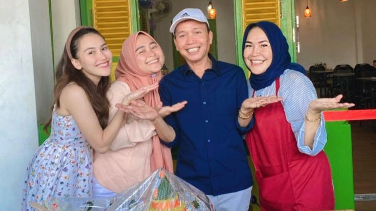 Deretan Rumah Makan Milik Artis yang Viral, Menu Andalan Bikin Penasaran