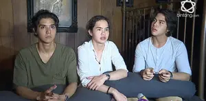 Dul baru saja merayakan ulang tahunnya yang ke-17. Perayaan itu dua kali digelar. Pasalnya ayah dan ibu Dul punya dua konsep perayaan yang beda.