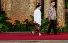 VIDEO: Melihat Gaya Puan Maharani & Fashion Unik Presiden Fiji Pakai Rok Temui Jokowi di Bali