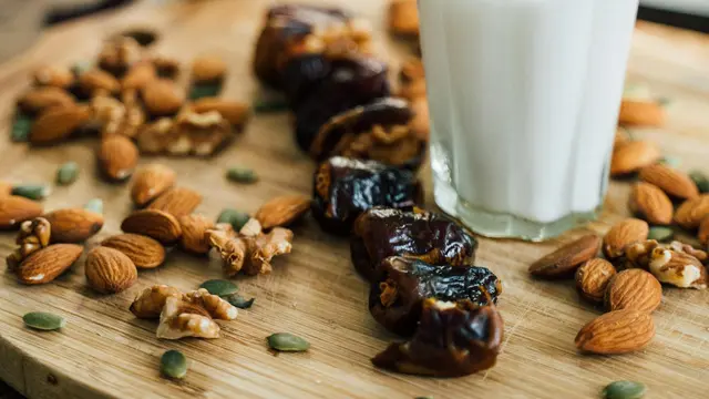 Susu Kurma (Sumber: Pexels/Anna Tarazevich)