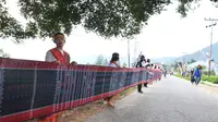 Ulos sepanjang 500 Meter di Festival Danau Toba 2014 dapat rekor MURI.