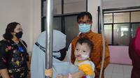 Seorang balita di Barito Selatan usai menjalani operasi bibir sumbing yang dilaksanakan Pengurus Wilayah Ikatan Wartawan Online Indonesia (PW IWO) Kalimantan Tengah dengan Smile Train Indonesia. (foto: Roni Sahala)