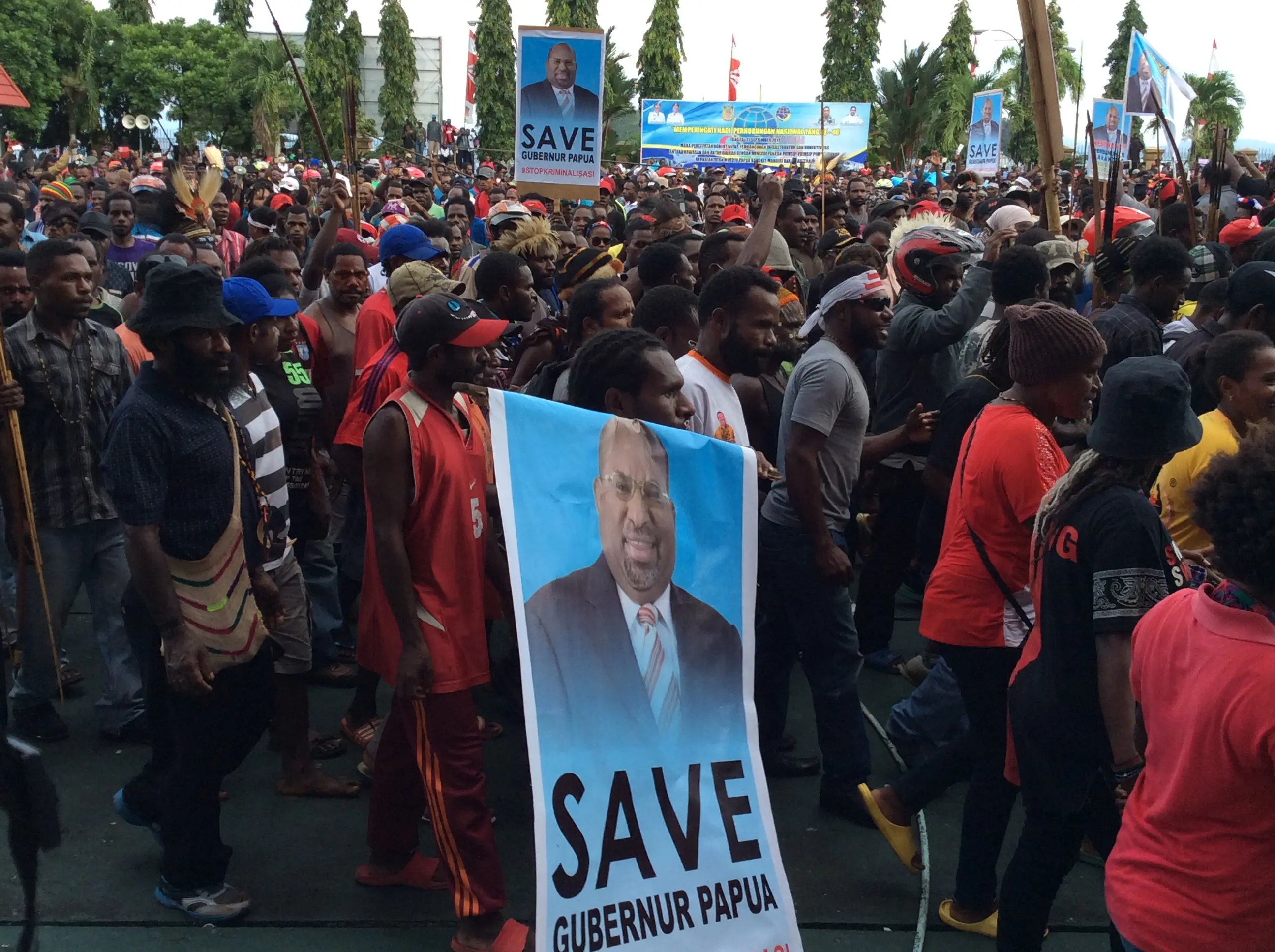 3000-an masyarakat Papua aksi turun ke jalan bela Lukas Enembe. 