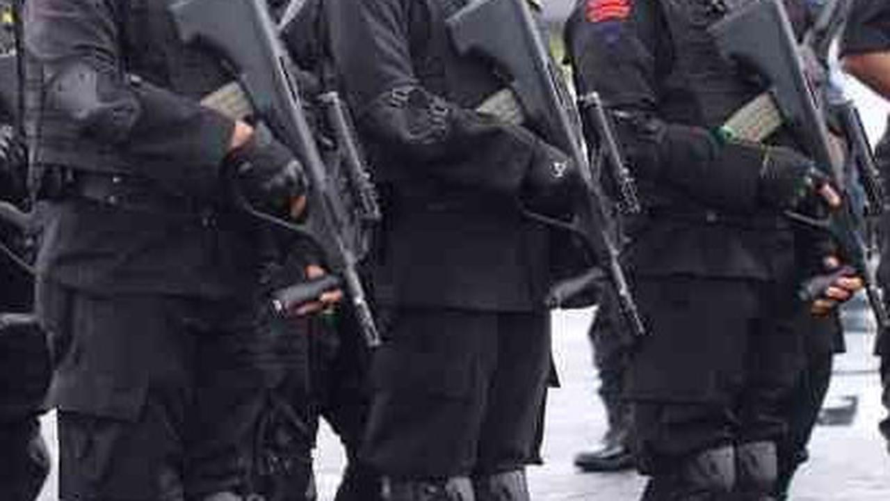 Detasemen Khusus (Densus) 88 Antiteror Polri kembali menangkap tersangka teroris. Kali ini ada empat orang yang diciduk di wilayah Riau,&nbsp;<br>