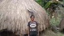 Lampu Tenaga Surya Hemat Energi (LTSHE) terpasang di rumah penduduk di desa terpencil Papua. Kementerian ESDM memasang LTSHE untuk 167.064 rumah di 1.230 desa, tersebar di 18 provinsi  (Liputan6.com/HO/Hadi M Djuraid)
