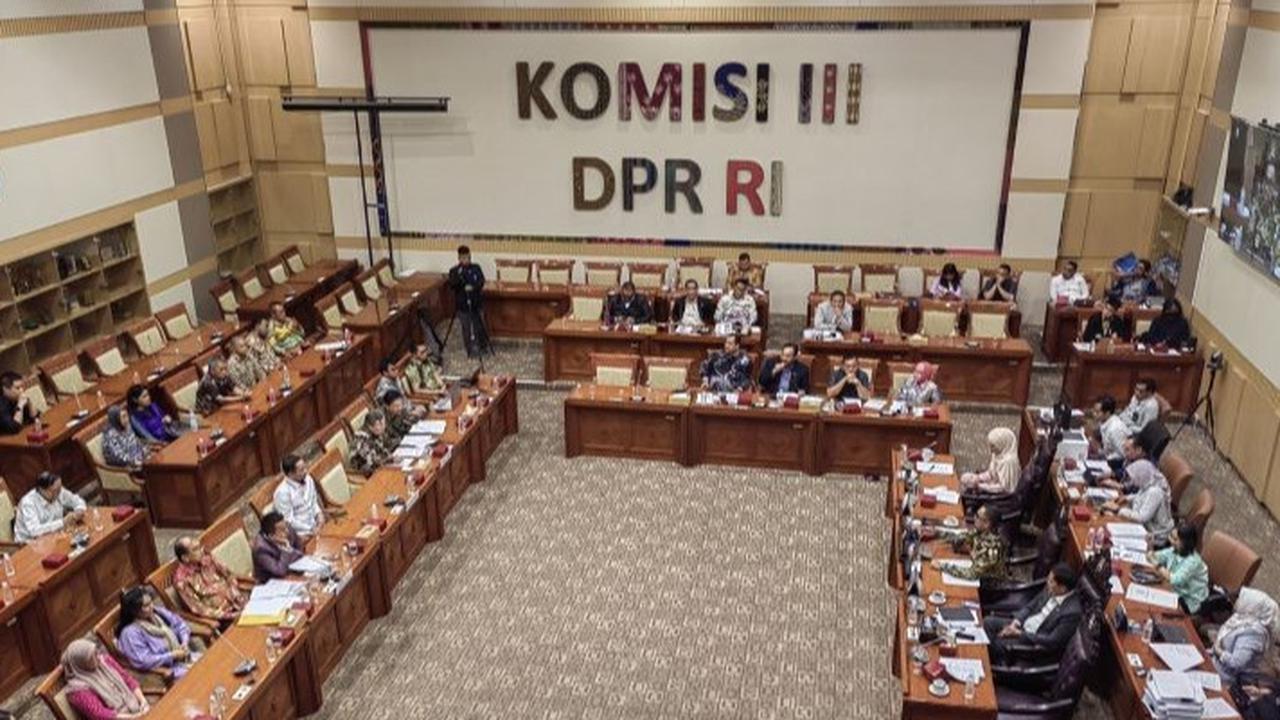 VIDEO: Sahroni DPR Potong Omongan Bos Sirkus Taman Safari "Selesaikan Terbuka & Bawah Meja"