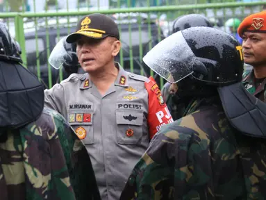 Kapolda Metro Jaya Irjen Pol M Iriawan memberi pengarahan kepada personil gabungan TNI/Polri yang mengamankan aksi 212 di Gedung DPR/MPR, Jakarta Pusat, Selasa (21/2). Sekitar 32.300 personel dikerahkan dalam pengamanan Jakarta hari ini (Dok. Istimewa)