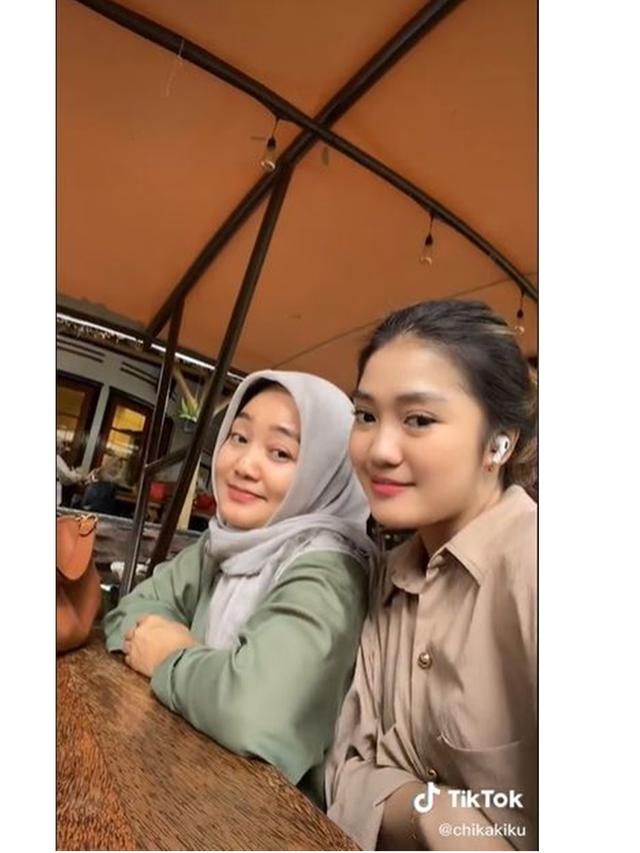 Main TikTok Bareng, Ini 6 Potret Chandrika Chika dan Ibunda yang Jadi Sorotan