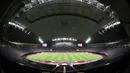 Sapporo Dome yang jadi tempat digelarnya laga ini juga spesial. Stadion di Sapporo, Hokkaido, ini memiliki kubah besar yang bisa dibuka dan ditutup demi melindungi bagian dalam dari cuaca dingin dan salju saat musim dingin tiba. (AFP/Asano Ikko)