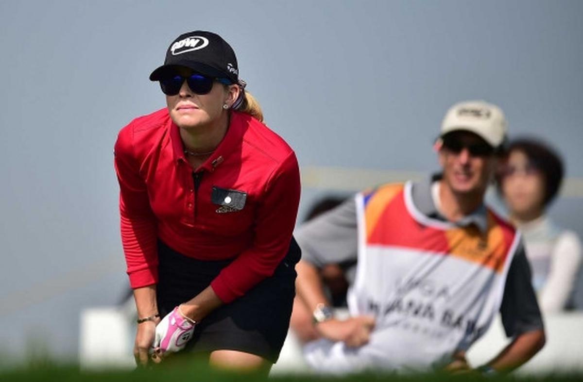 Aksi pegolf cantik di kejuaraan LPGA KEB Hana Bank