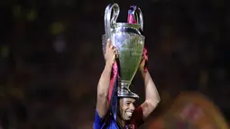 Thierry Henry dianggap sebagai pemain terbesar Arsenal. Kepindahannya ke Barcelona tahun 2007 membuat fan Arsenal sedih. Bersama Barcelona, Henry meraih banyak gelar termasuk trofi Liga Champions 2009. (AFP/Filippo Monteforte)