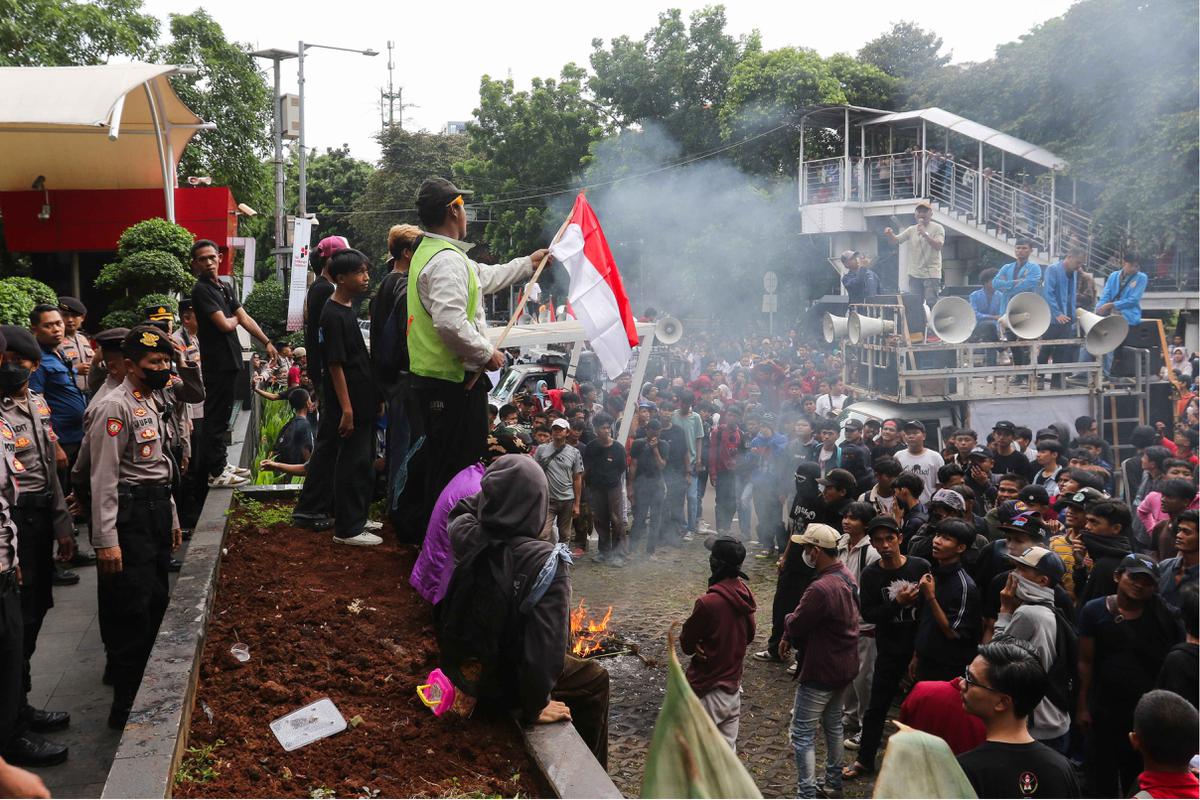 Mahasiswa berunjuk rasa tuntut penangkapan Harun Masiku