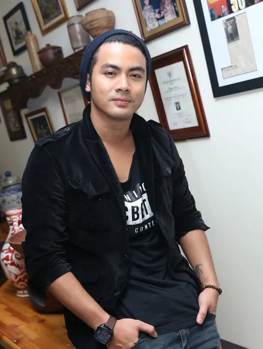 "Saya juga kan hanya pekerja seni pengen sesuatu yang beda, saya jenuh juga, horor terus tapi banyak yang nawarin horor, ya udah hajar ajalah," pemain film ‘Ada Hantu di Vietnam’. (Andy Masela/Bintang.com)