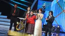 Aprillyani Sofa Marwaningtyas  saat menyampaikan sambutannya seusai menyabet penghargaan Liputan6 Award 2015 untuk kategori Anak Muda Kreatif dengan karyanya pembasmi jamur, di Studio Emtek, Jakarta, Rabu (20/5). (Liputan6.com/Faizal Fanani)