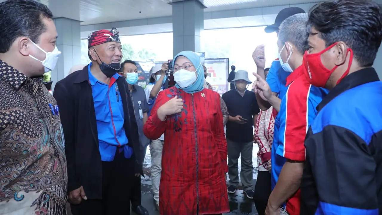 Lagi, Menaker Dialog dengan Pimpinan Serikat Pekerja Terkait Permenaker 2/2022