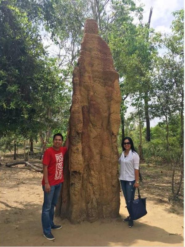 perjalanan membelah hutan demi sampai di titik nol kilometer sota papua
