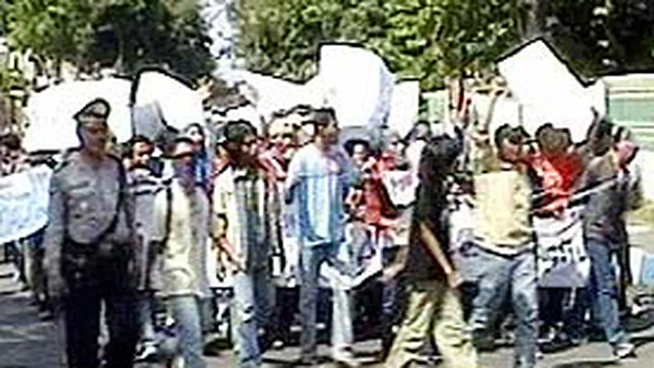 060605dDemoAtaubah.jpg