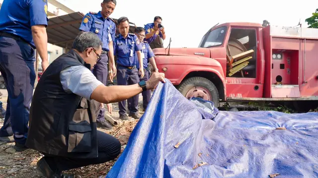 Wakil Menteri Dalam Negeri (Wamendagri) Bima Arya saat meninjau pelaksanaan Diklat Damkar Kualifikasi Pemadam I di Pos Induk Pemadam Kebakaran Jebres, Kota Surakarta, Jawa Tengah. (Dok: Kemendagri)