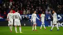 Ekspresi para pemain Real Madrid saat timnya kalah dari Osasuna dalam laga lanjutan Liga Spanyol di El Sadar Stadium, Pamplona, Spanyol, Sabtu (21/02/2026) waktu setempat. (AP Photo/Miguel Oses)