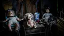 Kini pulau boneka yang sangat menyeramkan ini menjadi tempat wisata yang menarik dan menyeramkan di Meksiko, Jumat (14/11/2015). Diperkirakan ada ribuan boneka yang tergantung di pepohonan Isla de La Munecas.  (Reuters)