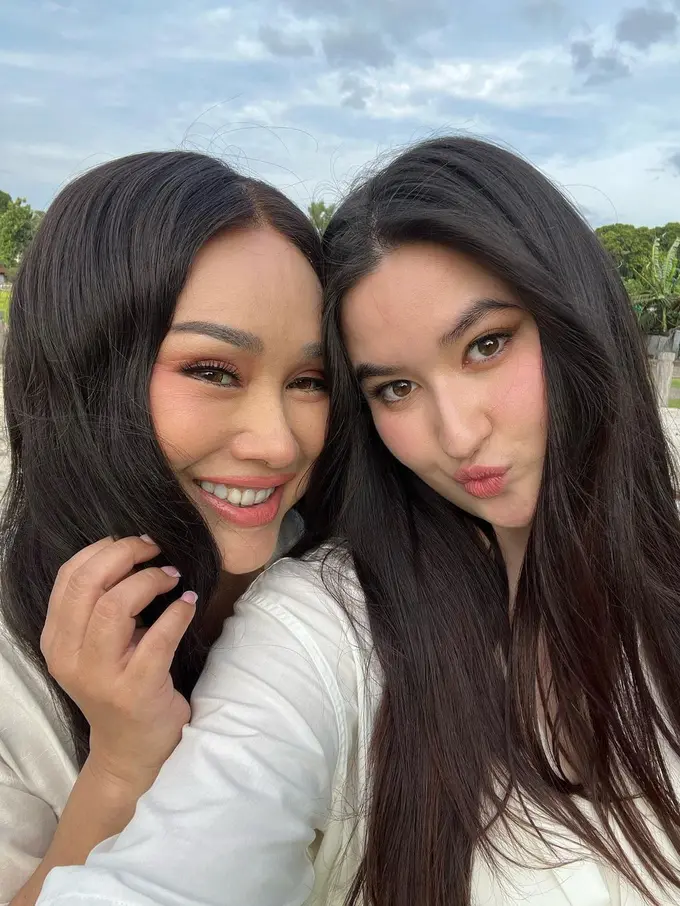 Titi DJ dan Stephanie Poetri. [Foto: Instagram/stephaniepoetri]