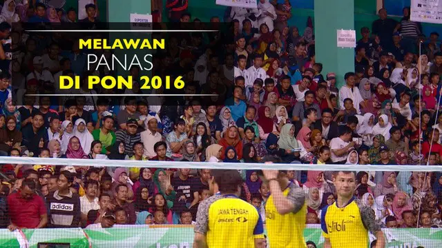 Video atlet dan suporter melawan panasnya GOR Bima, Cirebon, saat bulutangkis beregu di PON 2016.