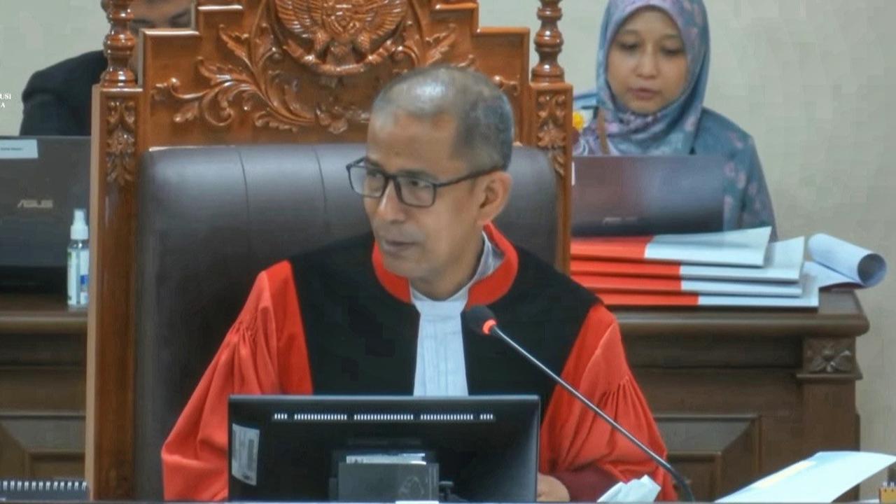 VIDEO: Saldi Isra Bahas Aduan Perpajakan di MK "Kalau Tidak Ada Pajak, Hakim Tak Gajian"